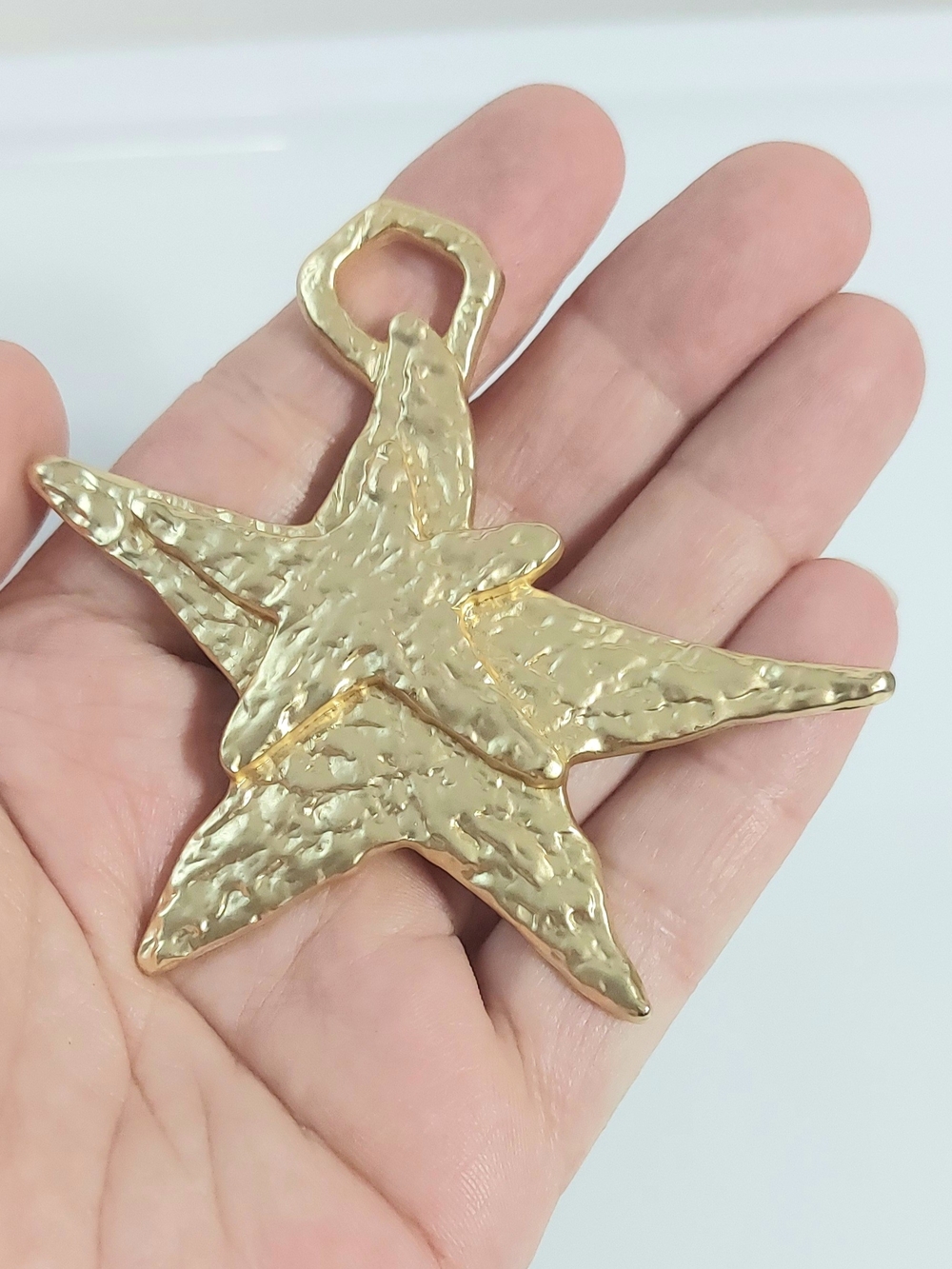 Gold Starfish Pendant Necklace - Elegant Beach-Inspired Jewelry